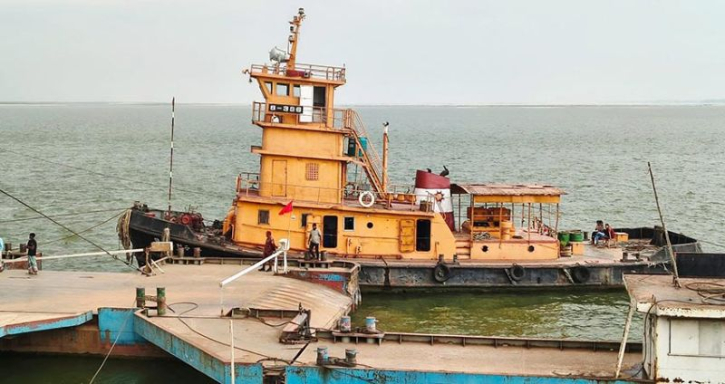 দৌলতদিয়ায় পল্টুন সরিয়ে চতুর্থ দিনের মতো চলছে উদ্ধার অভিযান