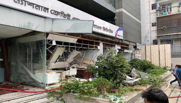 গুলশানে আমিরাতের ভিসা সেন্টারে বিস্ফোরণ, নিহত ১ গুলশানে আমিরাতের ভিসা সেন্টারে বিস্ফোরণ, নিহত ১