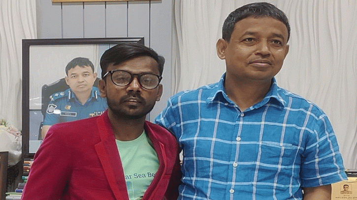 ডিবি কার্যালয়ে হিরো আলম ডিবি কার্যালয়ে হিরো আলম