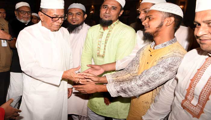 আলেম ও মুক্তিযোদ্ধাদের জন্য ইফতারের আয়োজন রাষ্ট্রপতির আলেম ও মুক্তিযোদ্ধাদের জন্য ইফতারের আয়োজন রাষ্ট্রপতির