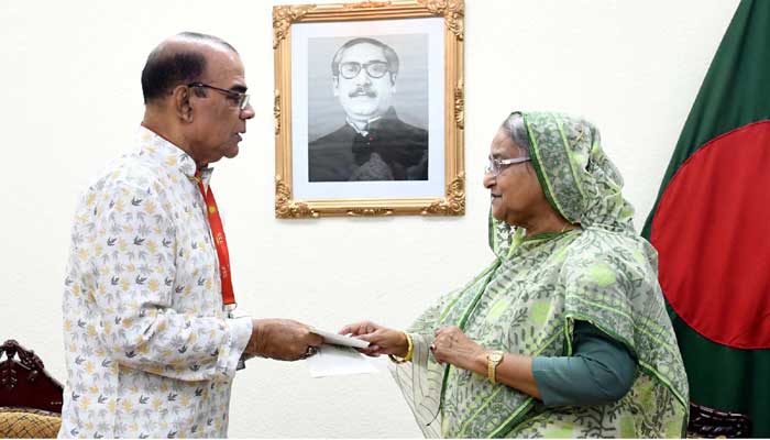 অভিনেতা আহমদ শরীফকে ৩৫ লাখ টাকা অনুদান প্রধানমন্ত্রীর