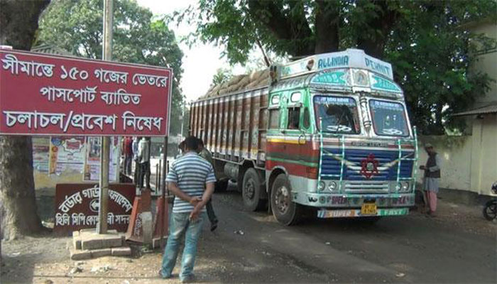 হিলি স্থলবন্দর দিয়ে চাল আমদানি শুরু হিলি স্থলবন্দর দিয়ে চাল আমদানি শুরু