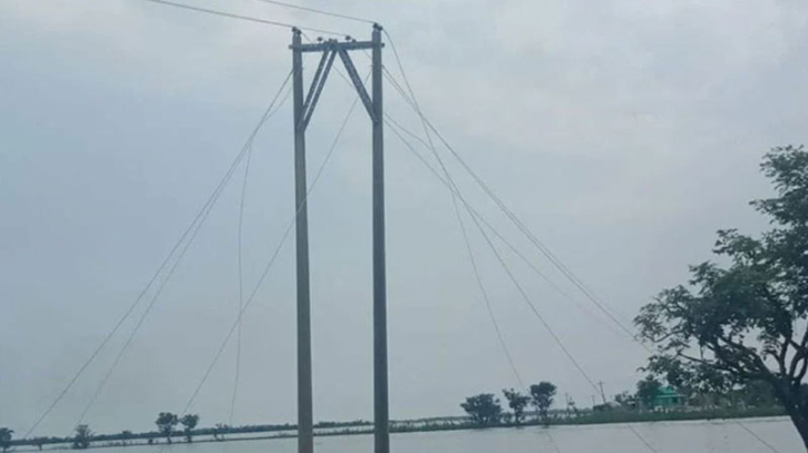 হাউসবোটের ধাক্কায় লাইন বিচ্ছিন্ন : বিদ্যুৎহীন ৫ গ্রাম হাউসবোটের ধাক্কায় লাইন বিচ্ছিন্ন : বিদ্যুৎহীন ৫ গ্রাম
