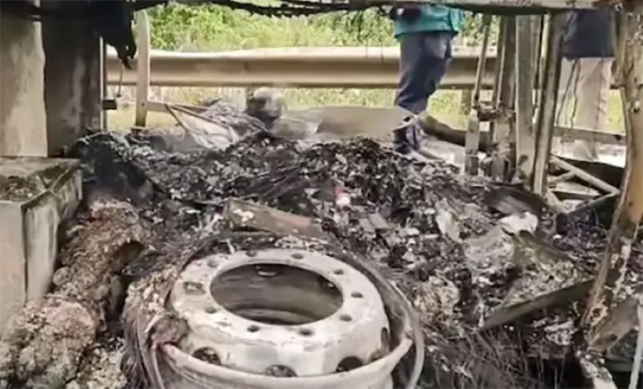 অন্ধ্রপ্রদেশে ভয়াবহ বাস দুর্ঘটনার নেপথ্যে ২৩৪টি স্মার্টফোন অন্ধ্রপ্রদেশে ভয়াবহ বাস দুর্ঘটনার নেপথ্যে ২৩৪টি স্মার্টফোন