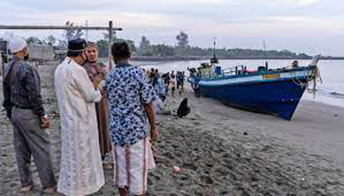 আশ্রয়প্রার্থী রোহিঙ্গাদের তাড়িয়ে দিচ্ছে ইন্দোনেশিয়া আশ্রয়প্রার্থী রোহিঙ্গাদের তাড়িয়ে দিচ্ছে ইন্দোনেশিয়া