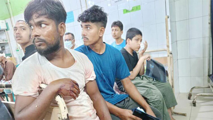 পশু কোরবানি দিতে গিয়ে রাজধানীতে আহত অন্তত ৯৪ পশু কোরবানি দিতে গিয়ে রাজধানীতে আহত অন্তত ৯৪