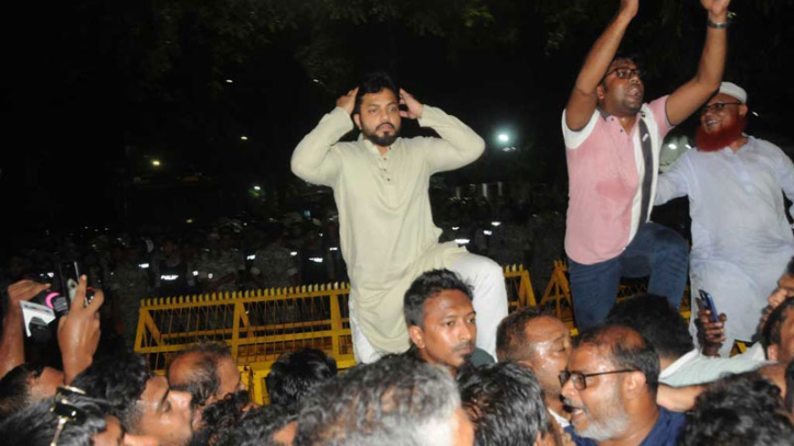 ‘এই আন্দোলন ডিসেম্বর নির্বাচনের দাবির লড়াই :আমরা সুনির্দিষ্টভাবে নির্বাচনের রোডম্যাপ চাই’ ‘এই আন্দোলন ডিসেম্বর নির্বাচনের দাবির লড়াই :আমরা সুনির্দিষ্টভাবে নির্বাচনের রোডম্যাপ চাই’