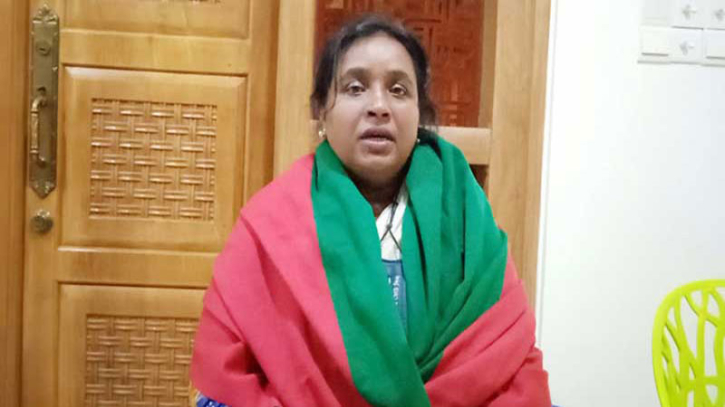 আইভীর দেশত্যাগে নিষেধাজ্ঞা আইভীর দেশত্যাগে নিষেধাজ্ঞা