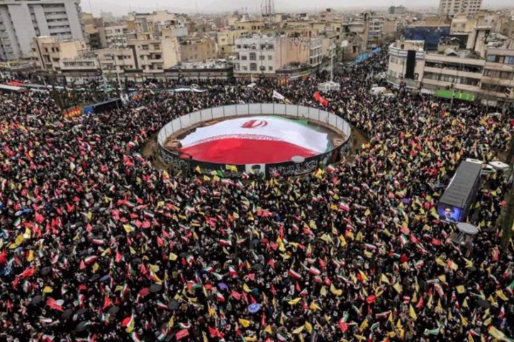 তেহরানে লারিজানির জানাজায় জনতার ঢল