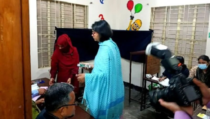 পোলিং এজেন্টদের কেন্দ্র থেকে বের করে দেয়ার অভিযোগ তাসনিম জারার