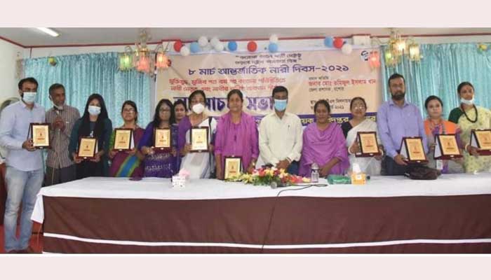 যশোরে নারী দিবসে ১০ জনকে সংবর্ধনা যশোরে নারী দিবসে ১০ জনকে সংবর্ধনা