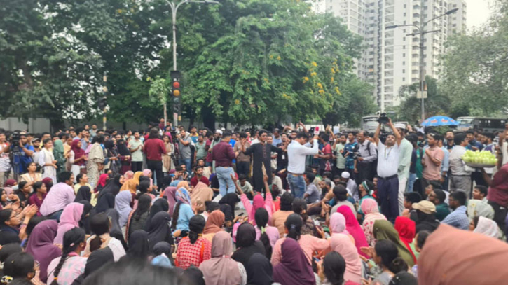 জবি শাটডাউন : সকালে সমাবেশ : দুপুরে শুরু হচ্ছে গণ-অনশন জবি শাটডাউন : সকালে সমাবেশ : দুপুরে শুরু হচ্ছে গণ-অনশন