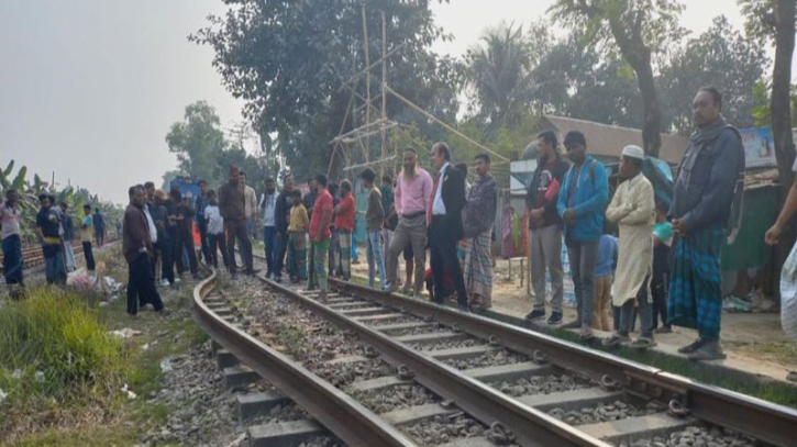 টঙ্গী-জয়দেবপুর রুটে হঠাৎ বেঁকে গেছে লাইন:রক্ষা পেল ১২০০ ট্রেনযাত্রী টঙ্গী-জয়দেবপুর রুটে হঠাৎ বেঁকে গেছে লাইন:রক্ষা পেল ১২০০ ট্রেনযাত্রী