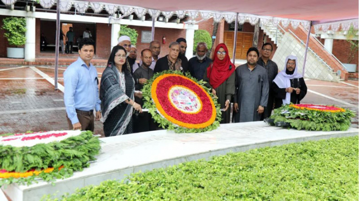 জাতির পিতার সমাধিসৌধে যবিপ্রবি পরিবারের শ্রদ্ধা