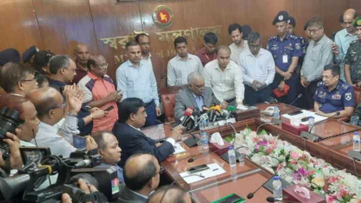 জনমনে স্বস্তি না ফেরা পর্যন্ত কারফিউ চলবে: স্বরাষ্ট্রমন্ত্রী জনমনে স্বস্তি না ফেরা পর্যন্ত কারফিউ চলবে: স্বরাষ্ট্রমন্ত্রী