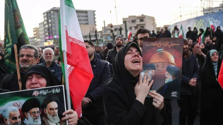 খামেনিকে দাফনের প্রস্তুতি