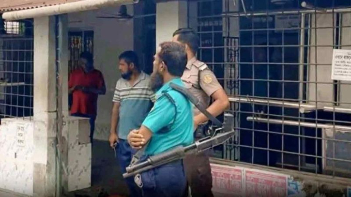 খুলনায় মসজিদে ঢুকে গুলি : দুইজন গুলিবিদ্ধ