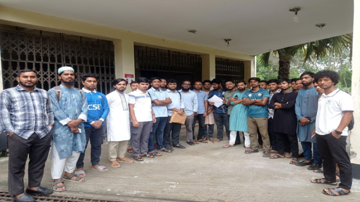 কুবিতে মাইগ্রেশন ফি বাতিলের দাবিতে স্মারকলিপি প্রদান কুবিতে মাইগ্রেশন ফি বাতিলের দাবিতে স্মারকলিপি প্রদান