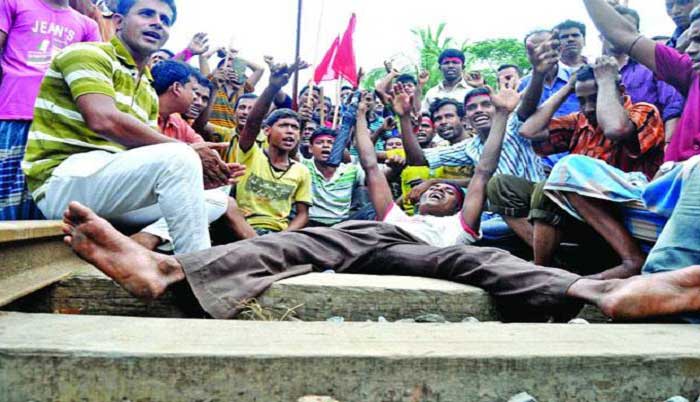 বৃহস্পতিবার আসলেই আশার আলো খোঁজেন পাটকল শ্রমিকরা বৃহস্পতিবার আসলেই আশার আলো খোঁজেন পাটকল শ্রমিকরা