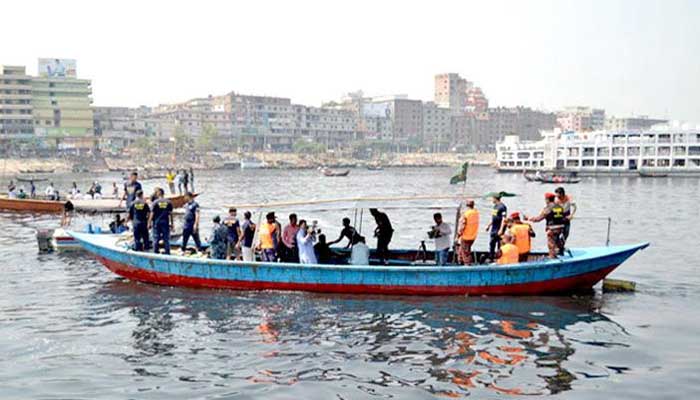 বুড়িগঙ্গায় লঞ্চডুবি: দেড় লাখ টাকা করে পাবে নিহতদের পরিবার বুড়িগঙ্গায় লঞ্চডুবি: দেড় লাখ টাকা করে পাবে নিহতদের পরিবার