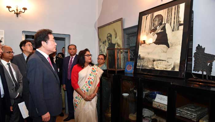 বঙ্গবন্ধুর প্রতি দক্ষিণ কোরিয়ার প্রধানমন্ত্রীর শ্রদ্ধা নিবেদন বঙ্গবন্ধুর প্রতি দক্ষিণ কোরিয়ার প্রধানমন্ত্রীর শ্রদ্ধা নিবেদন