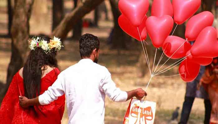 বসন্ত বাতাসে ভালোবাসার সুর বসন্ত বাতাসে ভালোবাসার সুর