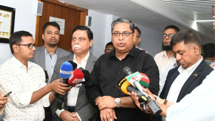 সেপ্টেম্বর থেকে ২ লাখ শ্রমিক নেওয়া শুরু করবে মালয়েশিয়া: স্থানীয় সরকার প্রতিমন্ত্রী