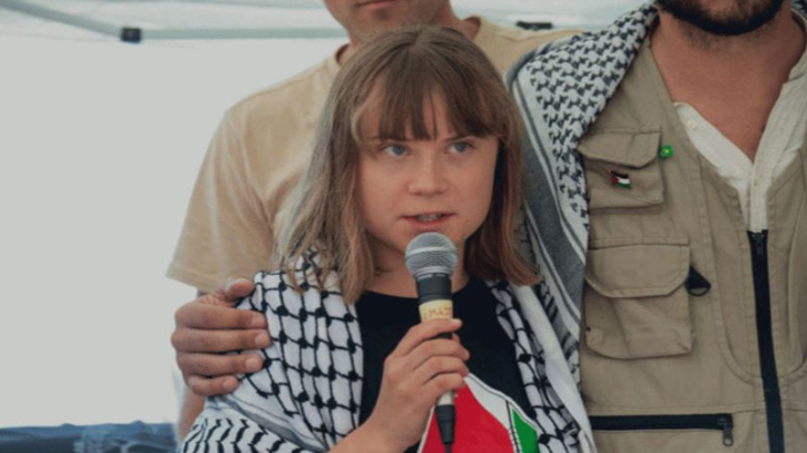 জাহাজ থেকে ভিডিওতে বার্তা দিলেন গ্রেটা থুনবার্গ