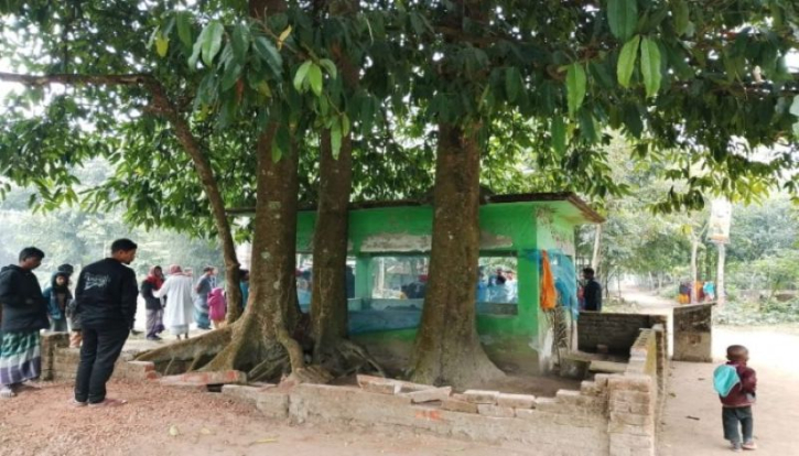 গৌরীপুরে মাজারে ভাঙচুর :মল-মূত্র নিক্ষেপের অভিযোগ