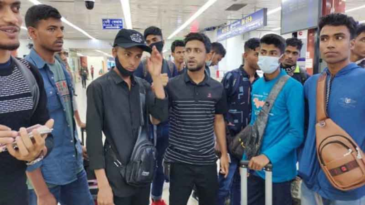 বিমানবন্দর থেকে ১৯ বাংলাদেশিকে ফেরত পাঠাল মালয়েশিয়া বিমানবন্দর থেকে ১৯ বাংলাদেশিকে ফেরত পাঠাল মালয়েশিয়া