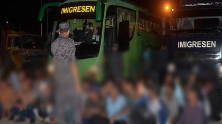 মালয়েশিয়ায় ১৭ বাংলাদেশি অভিবাসী আটক মালয়েশিয়ায় ১৭ বাংলাদেশি অভিবাসী আটক