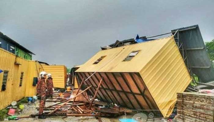 মালয়েশিয়ায় কন্টেইনার চাপায় ১০ বাংলাদেশি নিহত মালয়েশিয়ায় কন্টেইনার চাপায় ১০ বাংলাদেশি নিহত