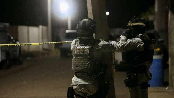 মেক্সিকোর ফুটবল মাঠে বন্দুকধারীদের গুলিতে নিহত ১১