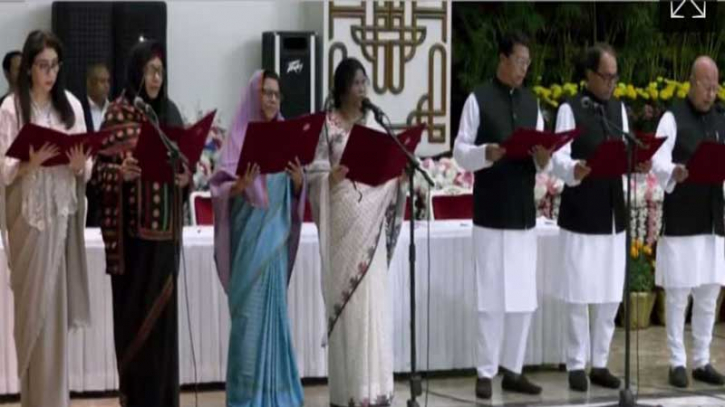 শপথ নিলেন নতুন ৭ প্রতিমন্ত্রী শপথ নিলেন নতুন ৭ প্রতিমন্ত্রী