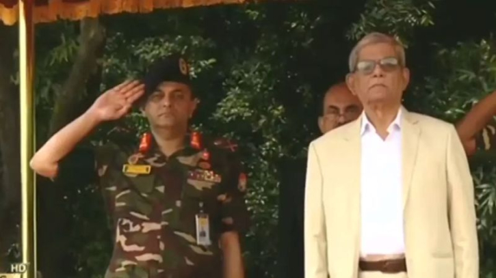 বঙ্গভবনে রাষ্ট্রপতি মির্জা ফখরুল ইসলাম আলমগীরকে গার্ড অব অনার