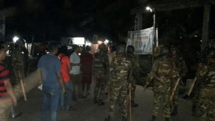 মাদারীপুরে ফের দুই গ্রামবাসীর সংঘর্ষ : এএসপিসহ আহত অর্ধশত মাদারীপুরে ফের দুই গ্রামবাসীর সংঘর্ষ : এএসপিসহ আহত অর্ধশত