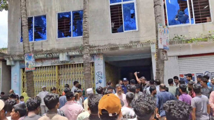 কুমিল্লায় একই পরিবারের ৩ জনকে কুপিয়ে হত্যা