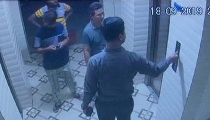 নেপালিদের পালাতে সহায়তা করায় দুই পুলিশ সদস্য বরখাস্ত নেপালিদের পালাতে সহায়তা করায় দুই পুলিশ সদস্য বরখাস্ত