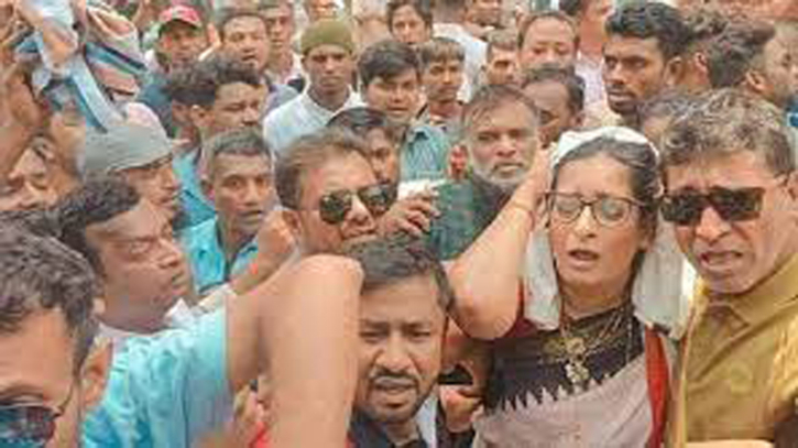 বিএনপির সমাবেশে হামলার অভিযোগ, নিপুণ রায় চৌধুরী আহত বিএনপির সমাবেশে হামলার অভিযোগ, নিপুণ রায় চৌধুরী আহত