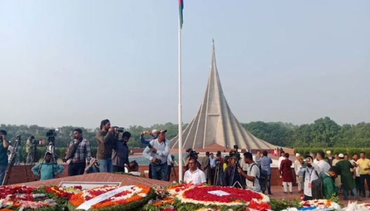 শ্রদ্ধা-ভালোবাসায় একাত্তরের বীর সন্তানদের স্মরণ করছে জাতি