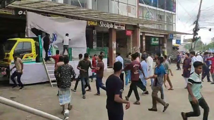 চকরিয়ায় এনসিপির পথসভার মঞ্চ ভাঙচুর বিএনপির নেতা-কর্মীদের