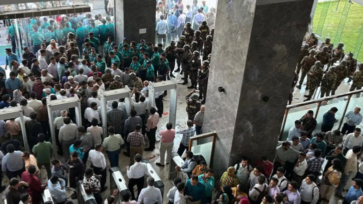 এনবিআর কর্মকর্তা–কর্মচারীদের শাটডাউন রোববারও চলবে