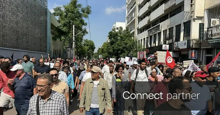 তিউনিসিয়ার পথে হাজারো মানুষ: বিক্ষোভ উত্তাল শহর