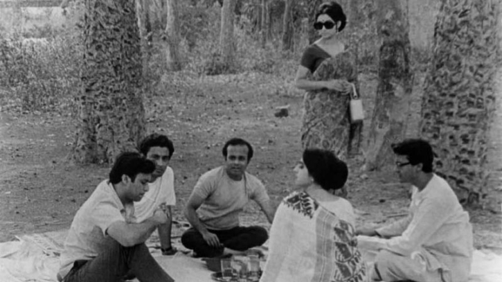 ফ্রান্সে শর্মিলা : কানে সত্যজিতের ‘অরণ্যের দিনরাত্রি’ ফ্রান্সে শর্মিলা : কানে সত্যজিতের ‘অরণ্যের দিনরাত্রি’