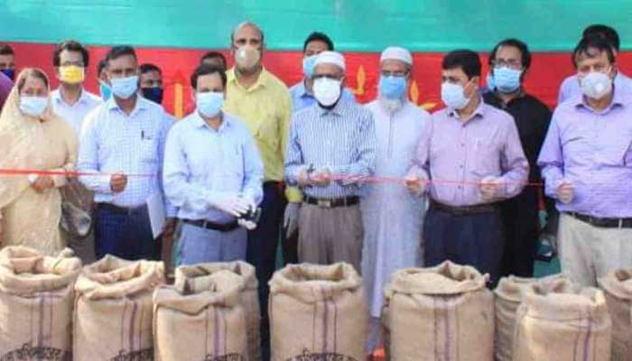 ‘কৃষকের হাসি’র মাধ্যমে খুলনায় বোরো ধান ক্রয় শুরু ‘কৃষকের হাসি’র মাধ্যমে খুলনায় বোরো ধান ক্রয় শুরু