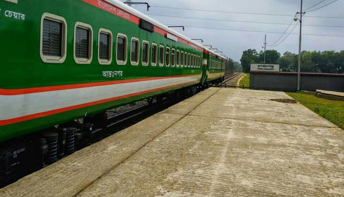 দুর্ঘটনা থেকে রক্ষা পেল পঞ্চগড় এক্সপ্রেস দুর্ঘটনা থেকে রক্ষা পেল পঞ্চগড় এক্সপ্রেস