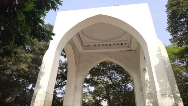 ছায়াবিথী তলে শহীদের বেদীমূলে ছায়াবিথী তলে শহীদের বেদীমূলে