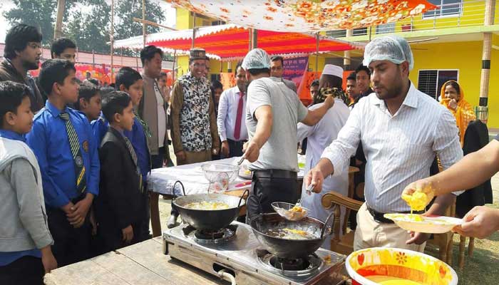 সাভারে শিক্ষা প্রতিষ্ঠানে পিঠা উৎসব সাভারে শিক্ষা প্রতিষ্ঠানে পিঠা উৎসব