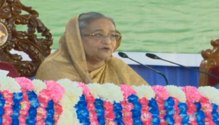 বিজয় অর্জন করা জাতি কারো কাছে হাত পাতে না : প্রধানমন্ত্রী বিজয় অর্জন করা জাতি কারো কাছে হাত পাতে না : প্রধানমন্ত্রী