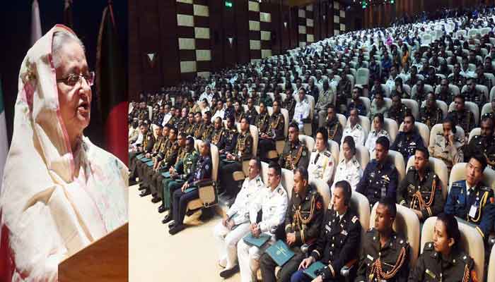 ‘শুধু সামরিক নয়,মানবিকতার দিক থেকেও সশস্ত্র বাহিনী অনন্য’ ‘শুধু সামরিক নয়,মানবিকতার দিক থেকেও সশস্ত্র বাহিনী অনন্য’